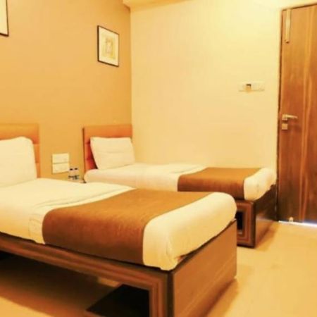 Hotel Amfahh Мумбай Екстериор снимка