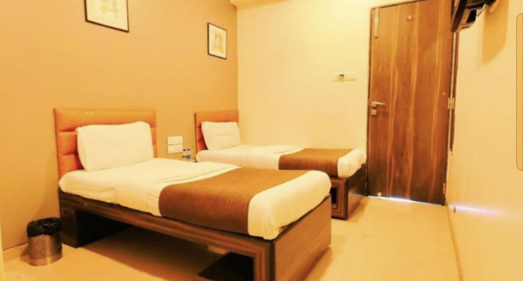 Hotel Amfahh Мумбай Екстериор снимка